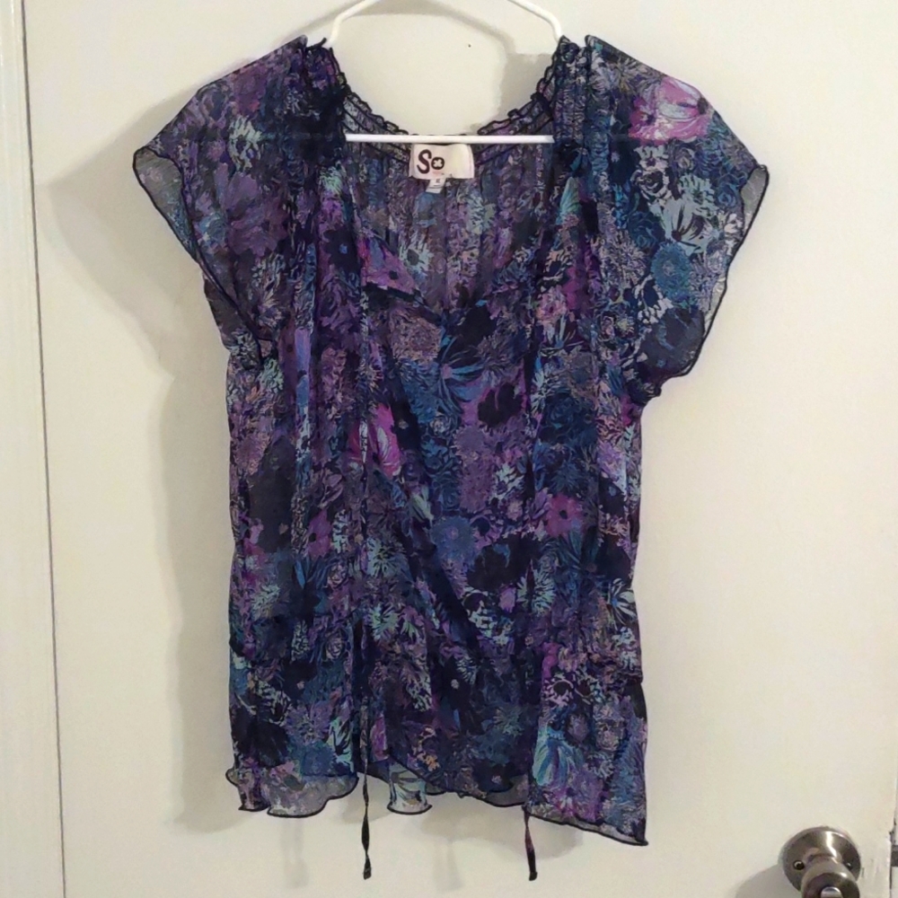 Woman's semi crop top